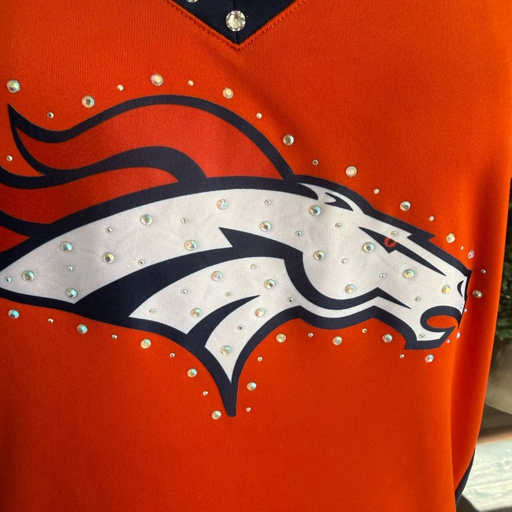 Majestic Women’s NFL Denver Broncos Short Sleeve Rhinestone Shirt. Size Medium - Picture 3 of 8